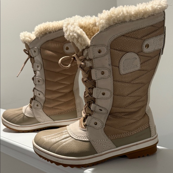 Sorel Women's  Winter Boots. Size 8. Rose gold. - Picture 3 of 4